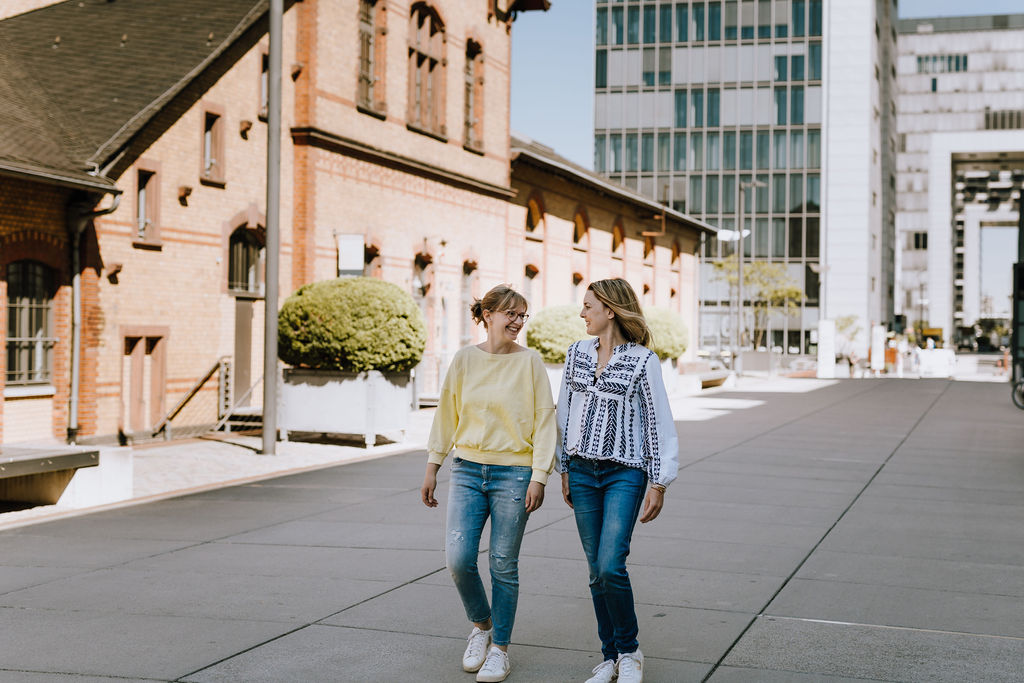 Maryen Engeländer im Gespräch zu Positive Leadership und Führungskräfteentwicklung mit PERMA-Lead®. Positive Leadership schafft die Voraussetzungen für gesunde, motivierte und leistungsfähige Teams.
